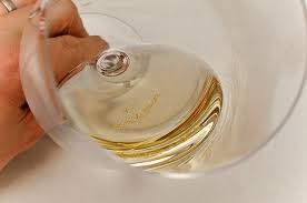 wine-diamonds-in-a-glassgydF4y2Ba